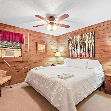 Classic Log Cabin With Fireplace On Quiet River Blowing Rock Eksteriør billede