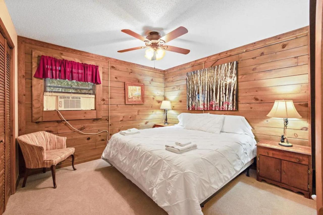 Classic Log Cabin With Fireplace On Quiet River Blowing Rock Eksteriør billede