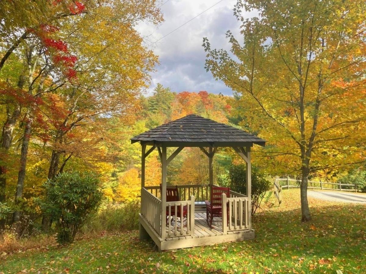Classic Log Cabin With Fireplace On Quiet River Blowing Rock Eksteriør billede