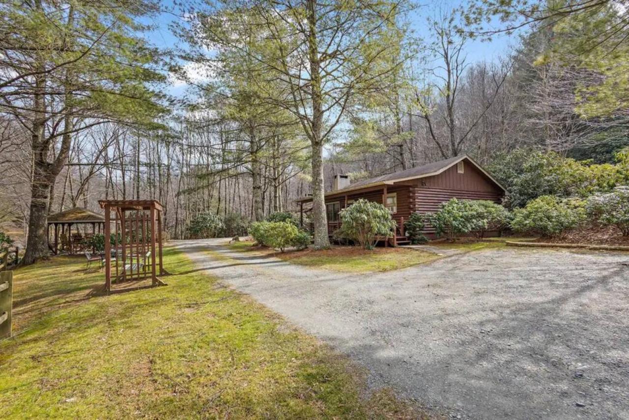 Classic Log Cabin With Fireplace On Quiet River Blowing Rock Eksteriør billede