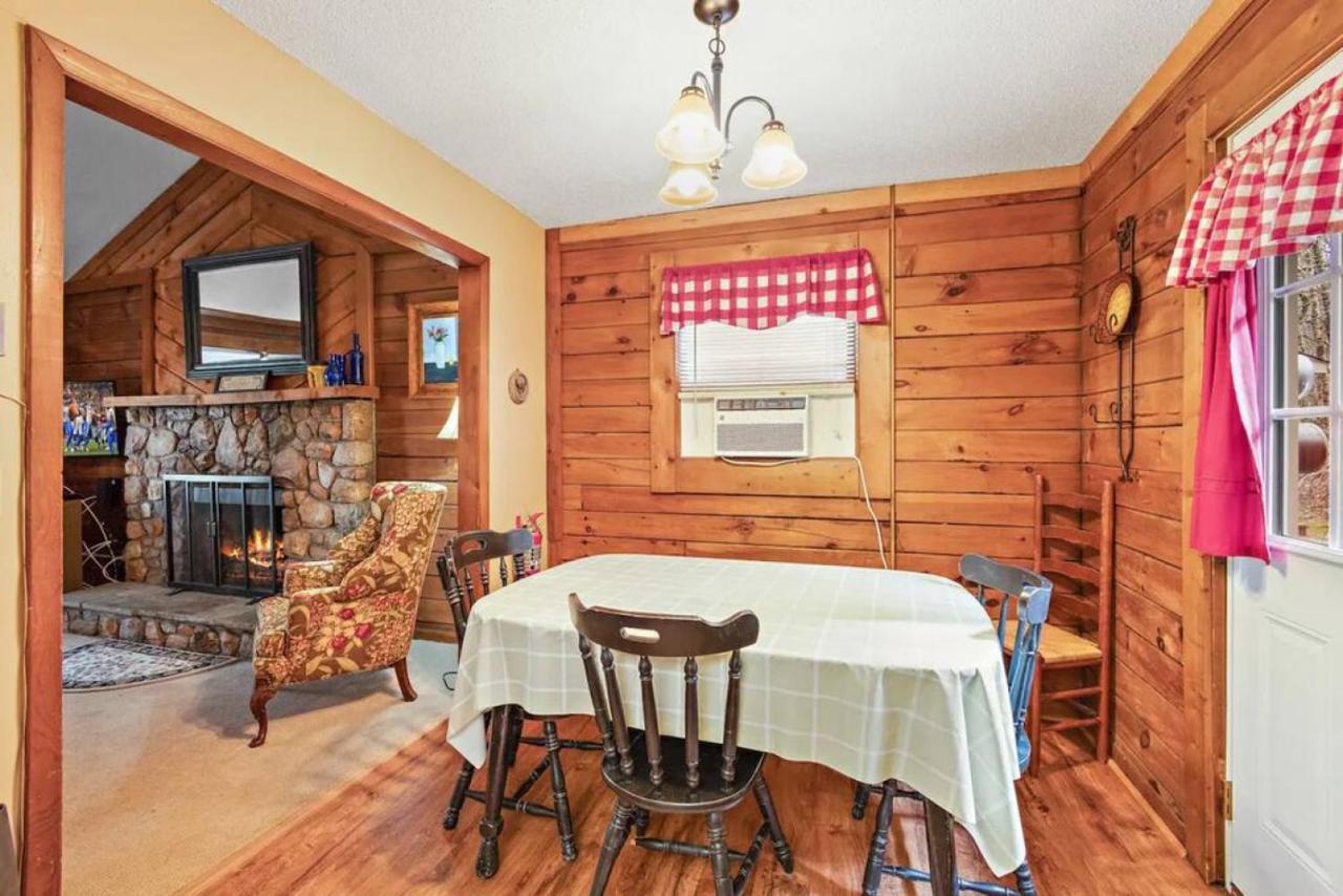 Classic Log Cabin With Fireplace On Quiet River Blowing Rock Eksteriør billede